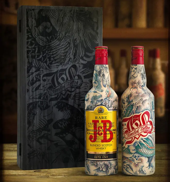 J&B_botellas_tatuadas1