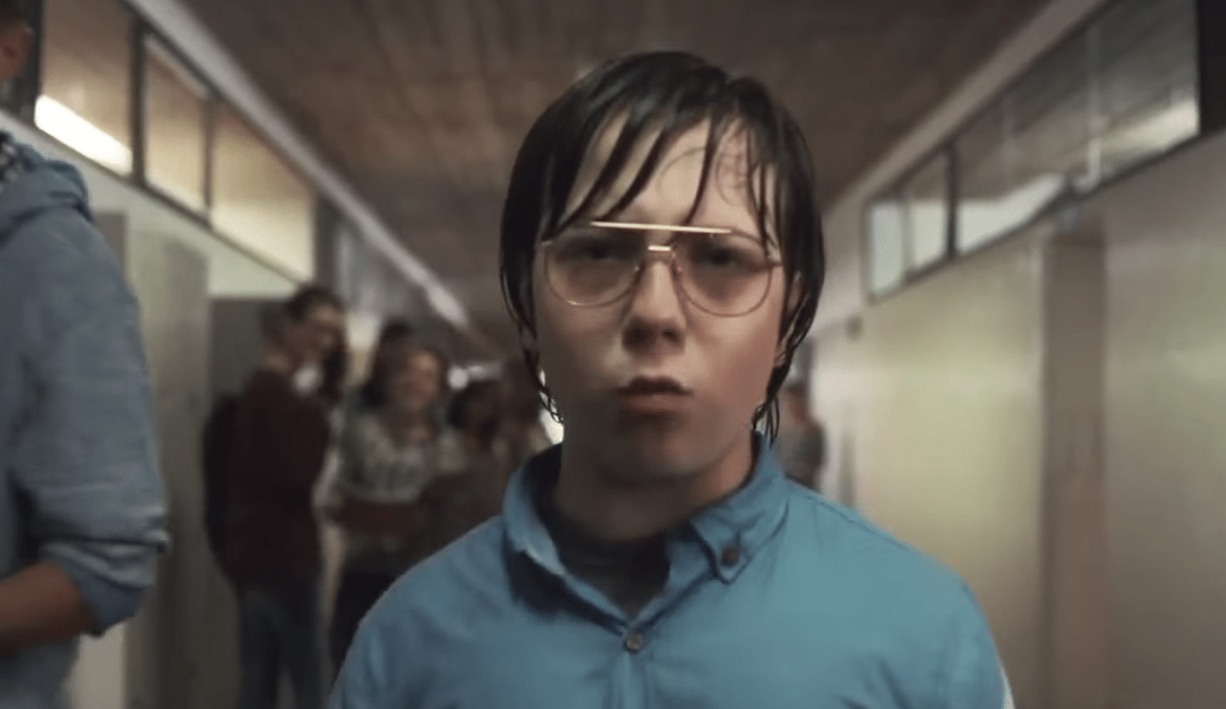 Nerds se vengan del bullying en un anuncio humorístico