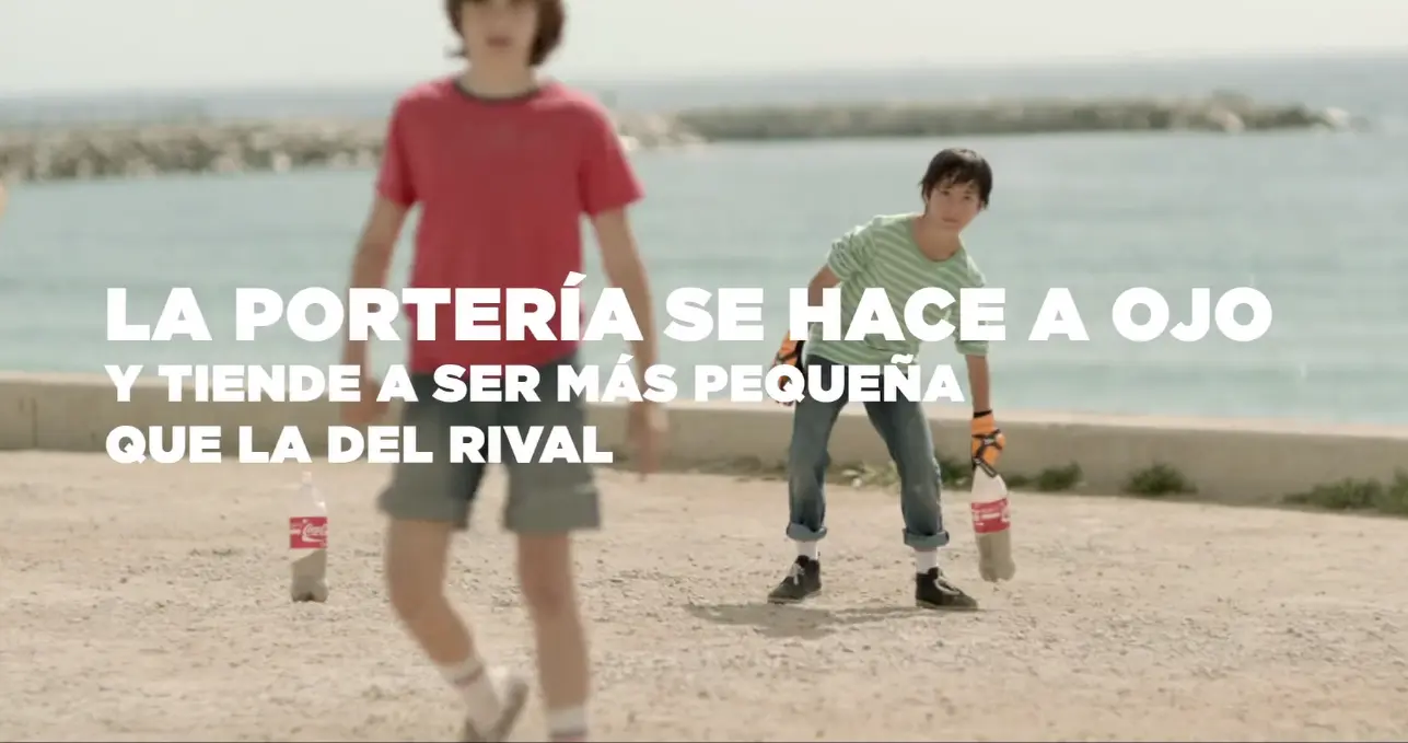 Coca Cola nos recuerda nuestra infancia con «Las reglas del fútbol las ponemos todos»