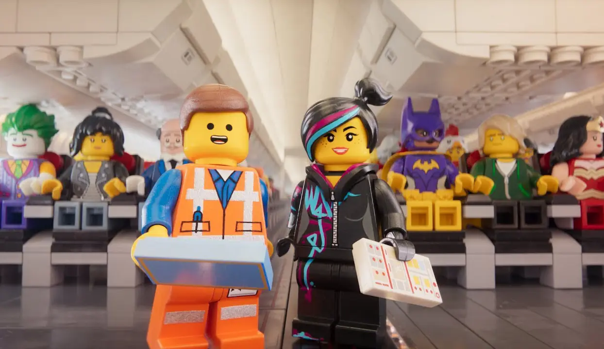 Los personajes de Lego te cuentan las normas para volar