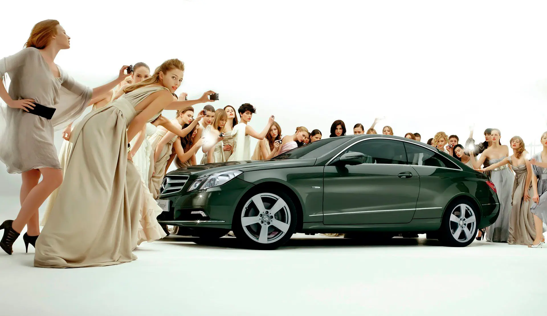 Mercedes-Benz: su campaña mas femenina