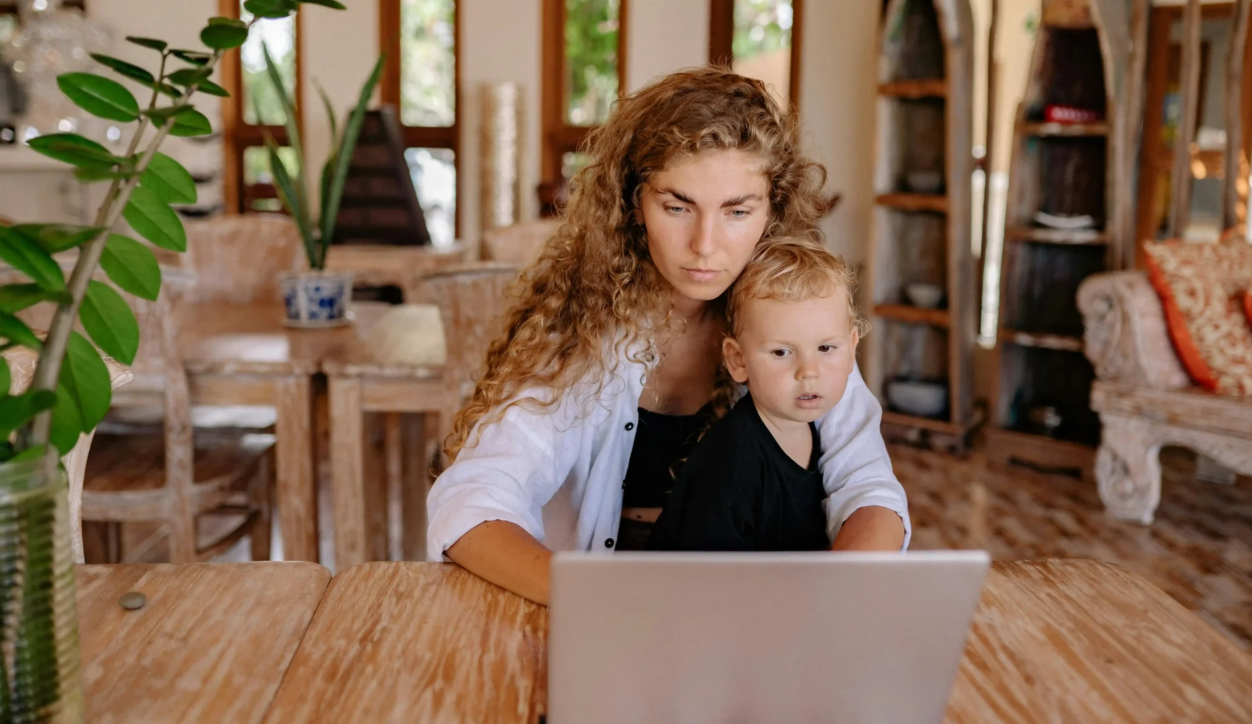 Técnicas de venta emocional para conectar con padres y estudiantes