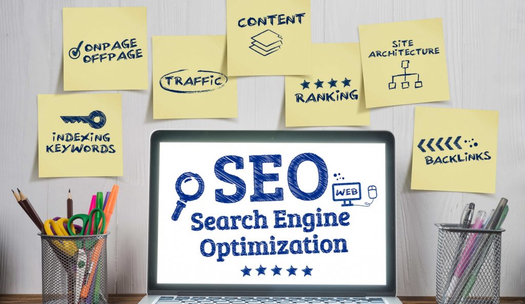 Ordenador con la palabra SEO y aspectos clave del SEO